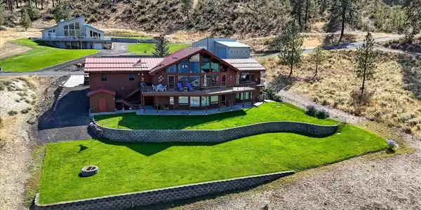 16547 Whitelaw Rd. E