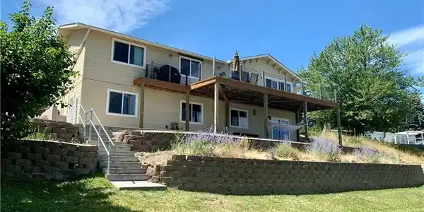 8 N Lakeshore