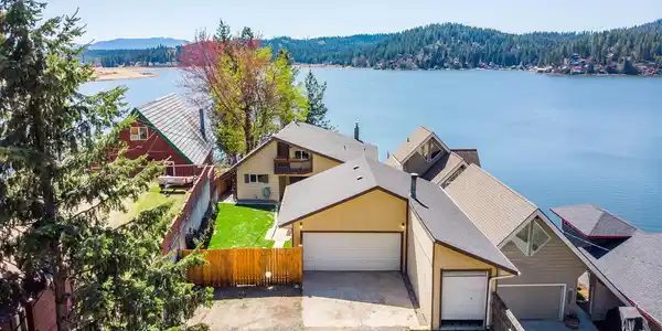 12815 N East Newman Lake