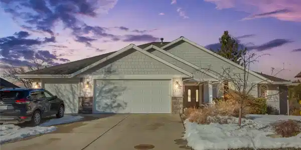 1213 E Fireside