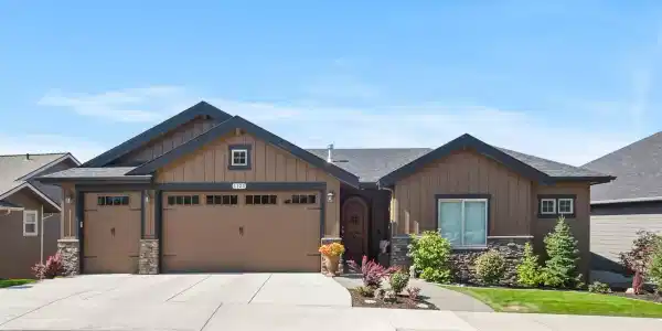 1121 E Wandermere Estates