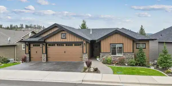 1121 E Wandermere Estates Ln