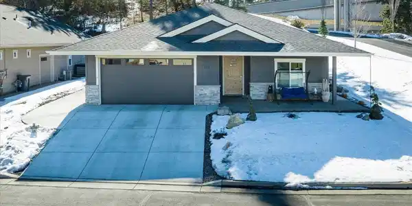520 E-Lakeview Ln