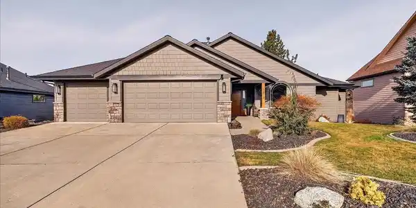 1213 E Fireside Ln