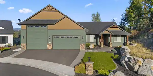 13747 N Mayfair Ln