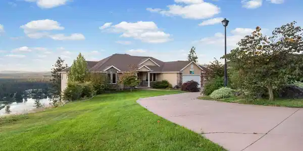 10673 W Lakeside