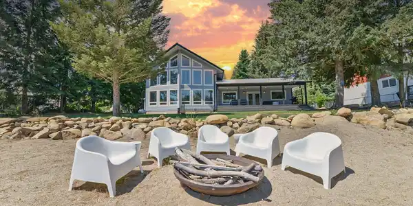38112 N-Lakeside Dr