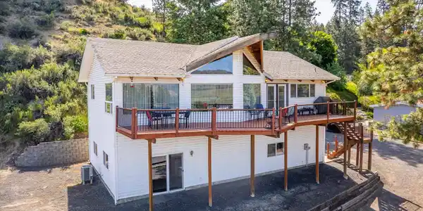 1104 Seven Bays Rd