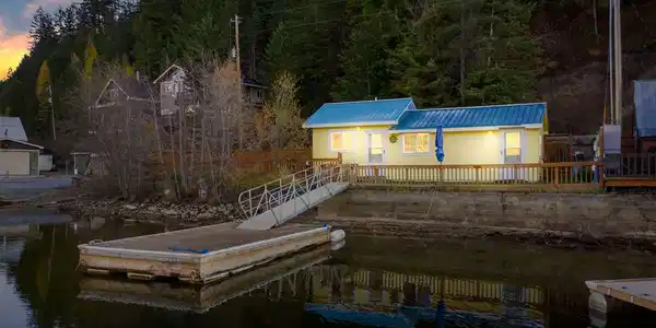 47137 E Deer Lake