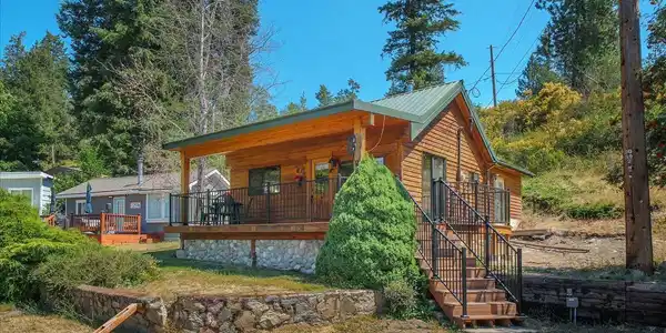 12512 N East Newman Lake Dr