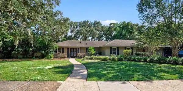 601 BLUE LAKE DRIVE
