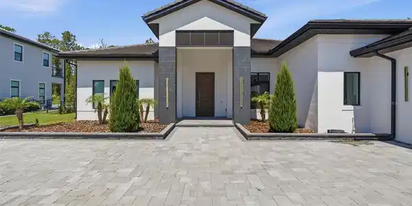 15800 PENDIO DRIVE