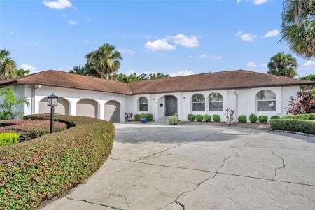 137 N SPRING LAKE DRIVE