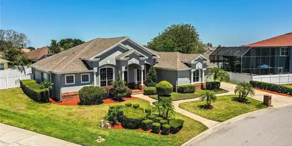 942 HANOVER WAY