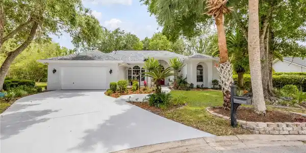 6 LAUREL OAK PLACE