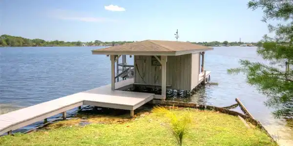 210 GREEN LAKE