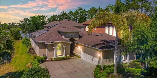 6 EMERALD LAKE
