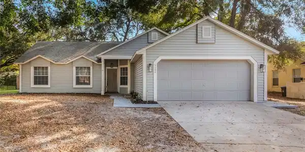 3004 E BEAUMONT LANE