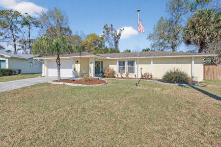 4 BLAKEVIEW COURT
