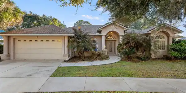 6 IBIS COURT N