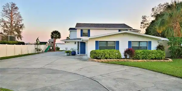 1490 1/2 LAKE SHIPP SW