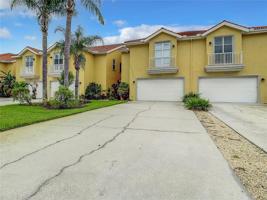 6732 VISTA DEL LAGO