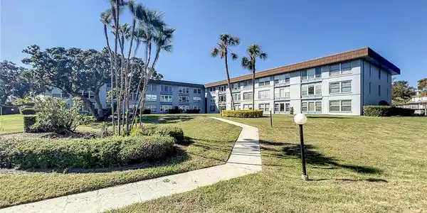 333 LAKE HOWARD NW