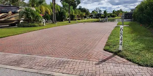 6844 AMANDA VISTA