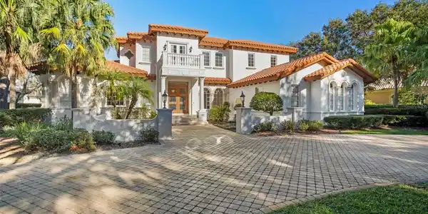 6117 LOUISE COVE