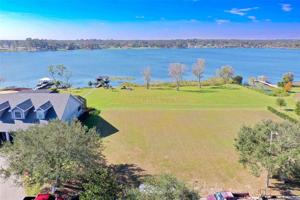 1852 WOODPOINTE