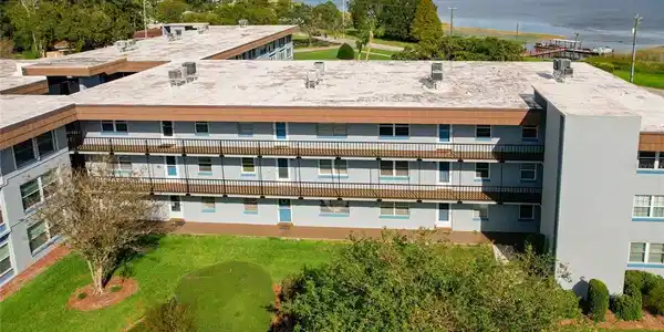 333 LAKE HOWARD NW