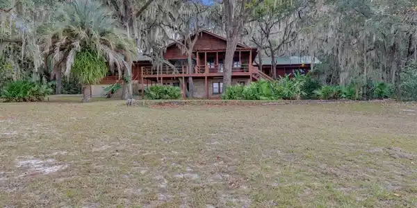 6534 WOODLAND