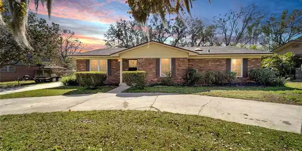 1233 LAKE MIRIAM