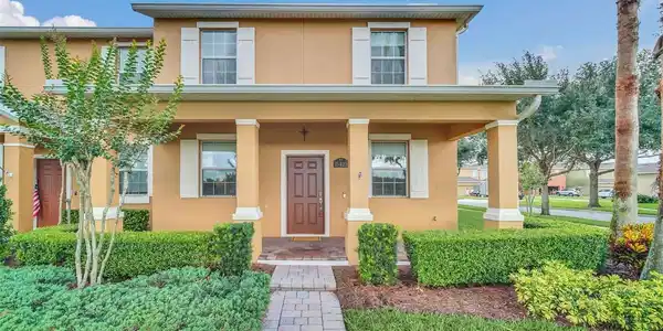 15423 AVENUE OF THE ARBORS