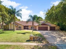 6484 LAUREL OAK