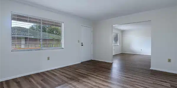 109 OYSTER BAY