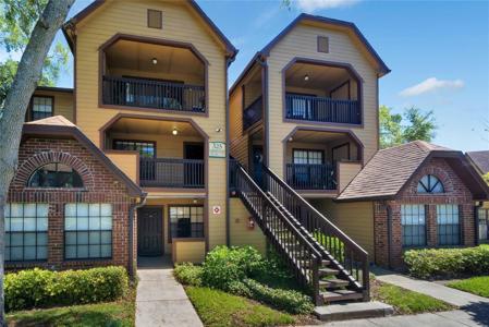 325 LAKEPOINTE