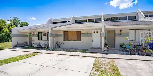 106 MAYFAIR SW