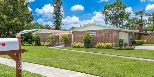 1321 LAKE MIRIAM