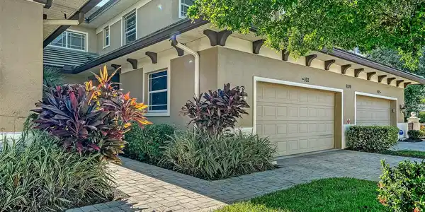 6539 MOORINGS POINT CIRCLE