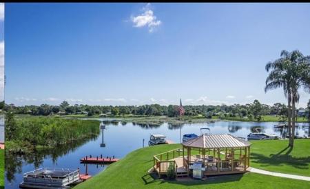 121 COUNTRY CLUB