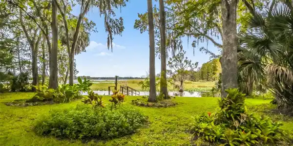 1263 S ESTATE POINT
