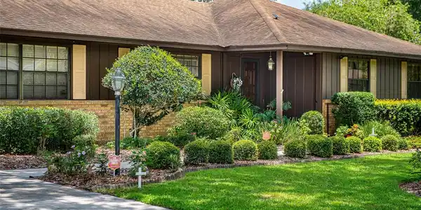 1232 VALLEY HILL