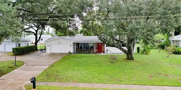1009 LAKE HOWARD