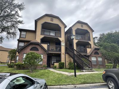 300 LAKEPOINTE DRIVE