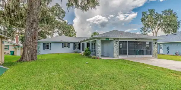 2453 N LAKEFRONT DRIVE