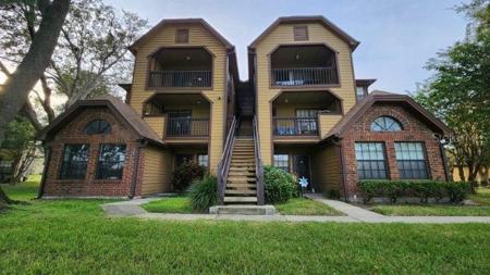 315 LAKEPOINTE DRIVE