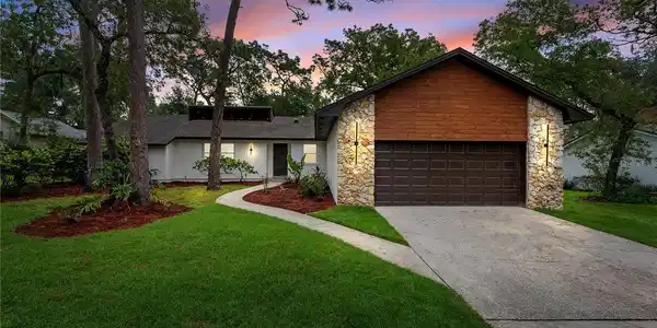 103 VALLEY COURT
