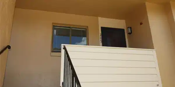 600 CRANES WAY