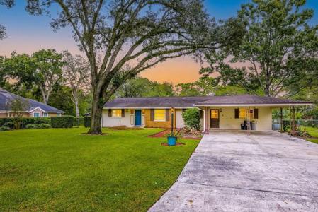 405 OAKHURST